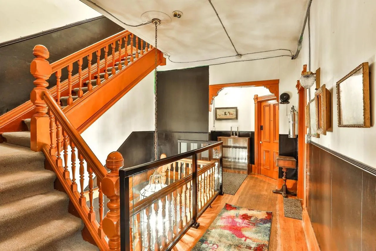 Eclectic Victorian West House 加拿大