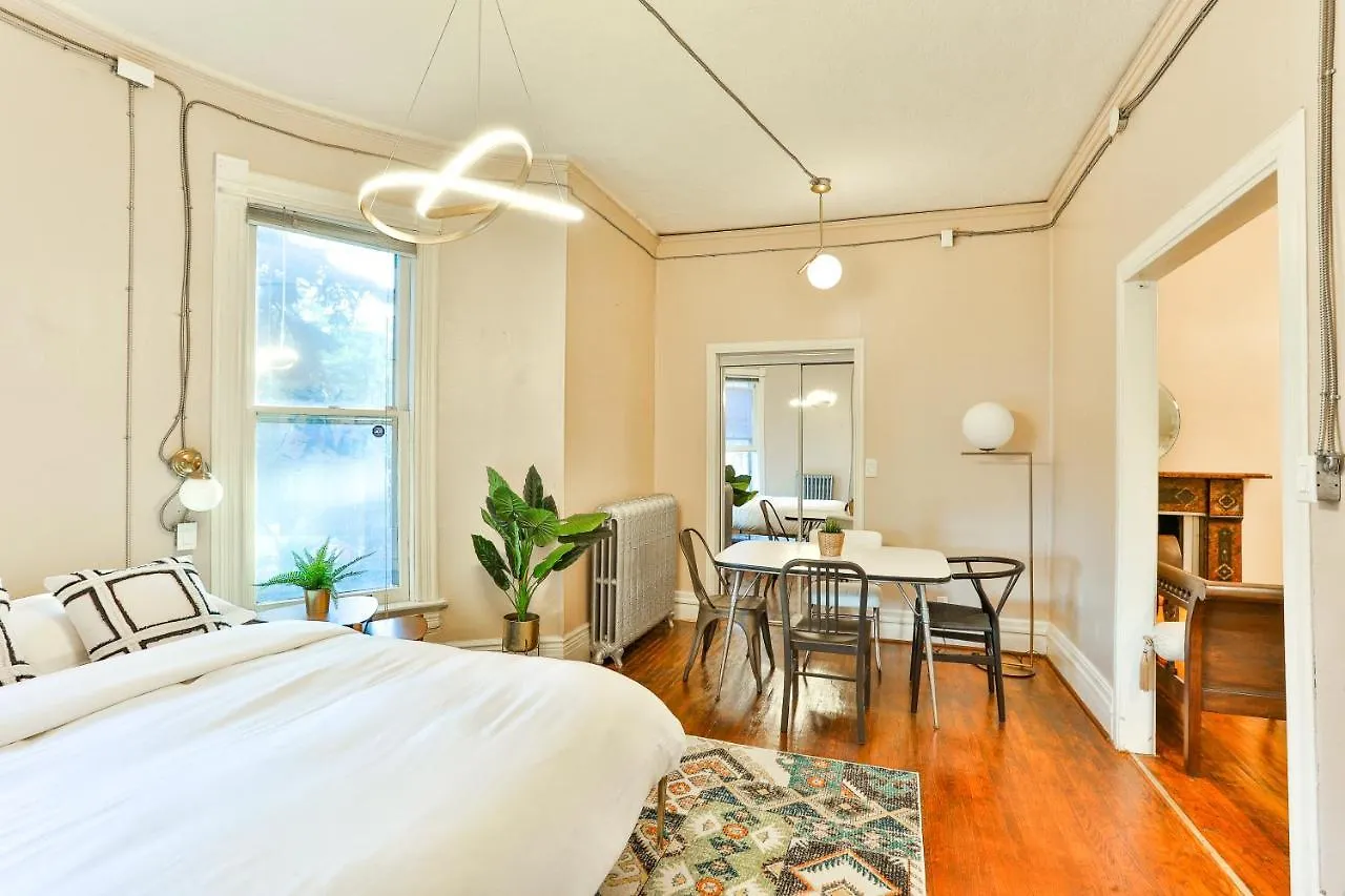 Eclectic Victorian West House 公寓式酒店